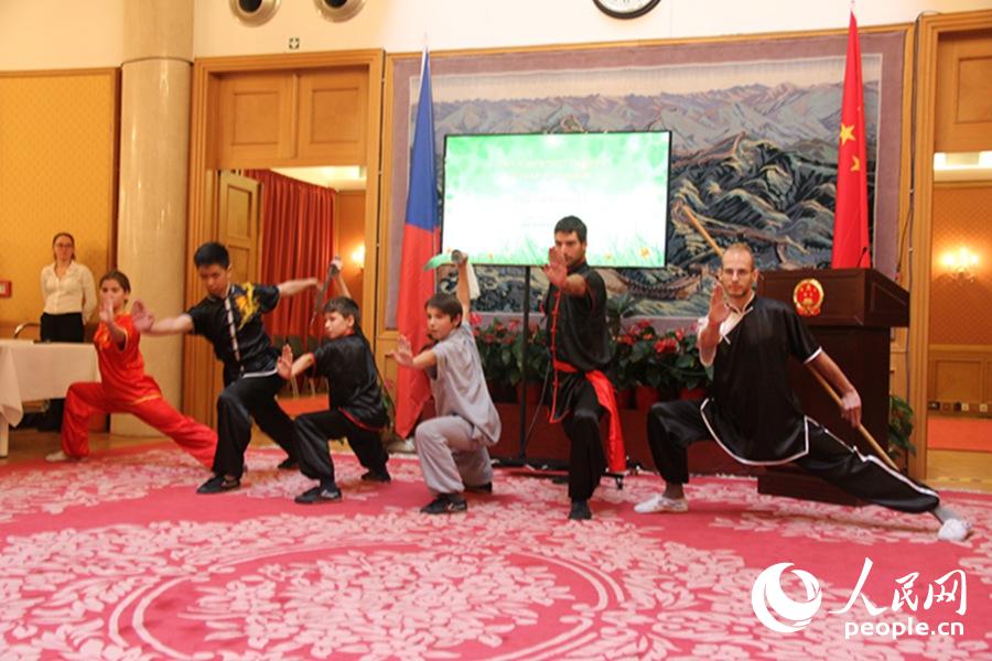 (gu)Hg(sh)ĵĽݿˌW(xu)TF(xin)(chng)M(jn)оʵĵŹ(ji)޵ȹݡ(bo)ӛ  z