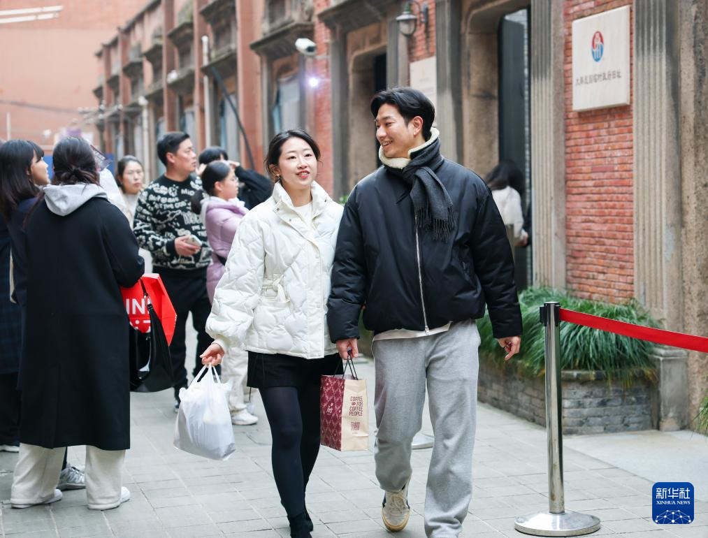 12月25日，韓國游客在大韓民國臨時政府舊址游覽。新華社記者 王翔 攝