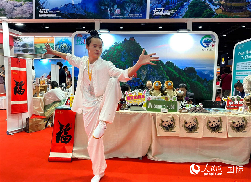 中國(guó)武當(dāng)功夫走進(jìn)東南亞，以精湛的武藝和飄逸的身姿詮釋中國(guó)武術(shù)的精髓。人民網(wǎng)記者 簡(jiǎn)承淵攝