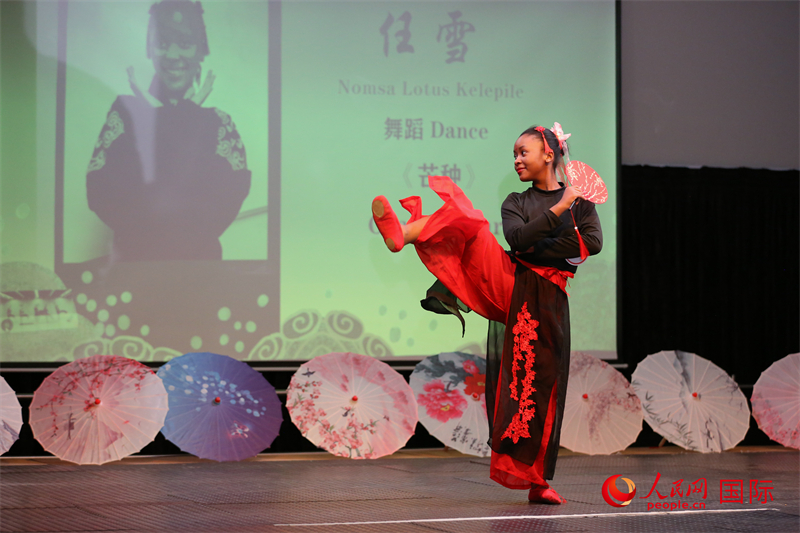 博茨瓦納小學(xué)生舞蹈表演 非洲中心分社 米特哈·恩古巴瓦納 攝