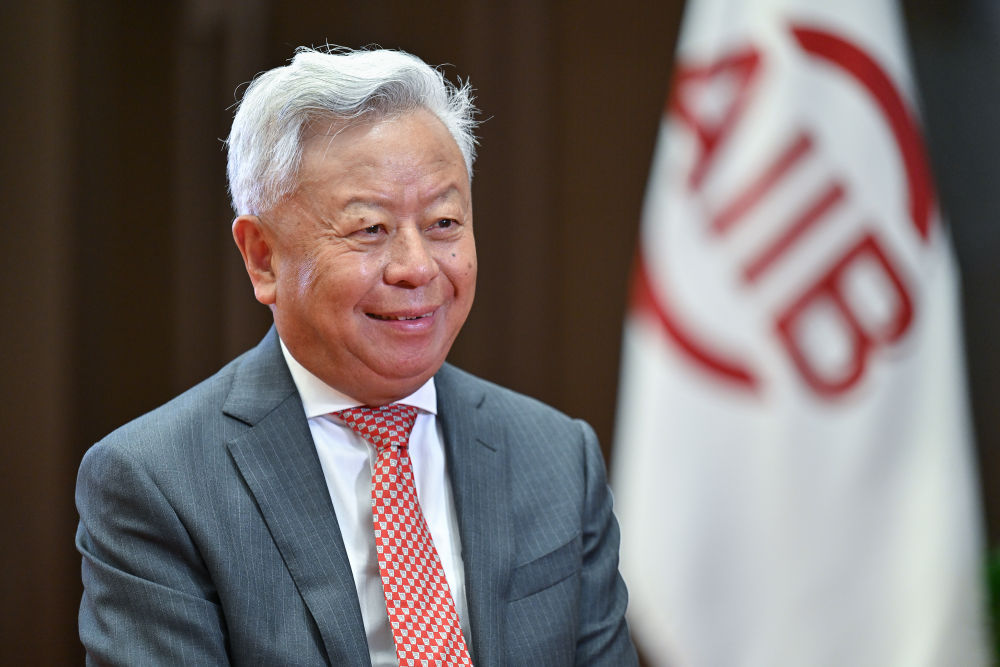 2025年6月20日，亞投行行長(zhǎng)金立群在北京亞投行總部接受新華社記者專訪。新華社記者 李鑫 攝