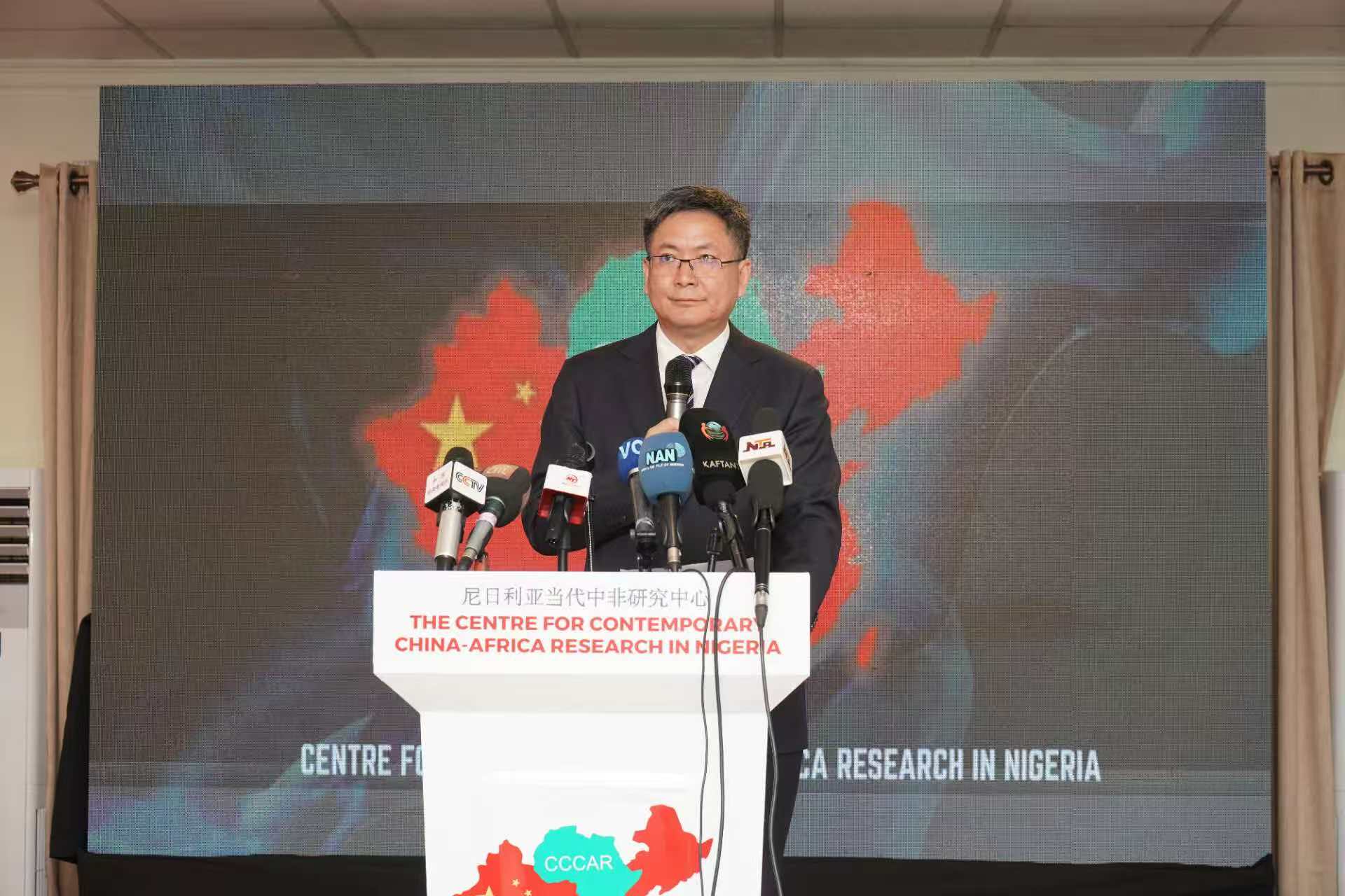 中共中央黨校（國(guó)家行政學(xué)院）副校長(zhǎng)龔維斌致辭。 陳慧玲攝