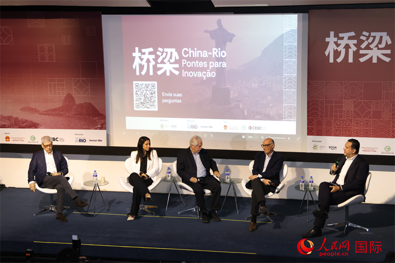 當?shù)貢r間7月8日，“中國—里約：創(chuàng)新之橋”主題研討會在巴西里約熱內(nèi)盧天主教大學(xué)舉行，圖為與會嘉賓現(xiàn)場交流并回答觀眾提問。人民網(wǎng)記者 時元皓攝