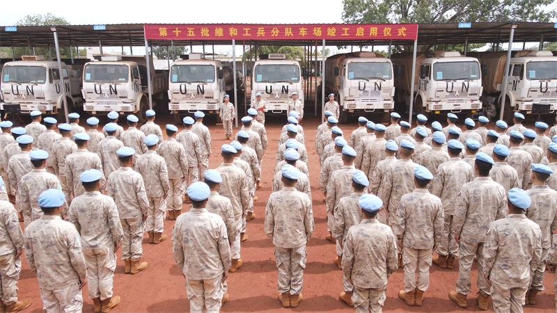 圖為維和官兵舉行車場竣工啟用儀式。（張曉昆 攝）
