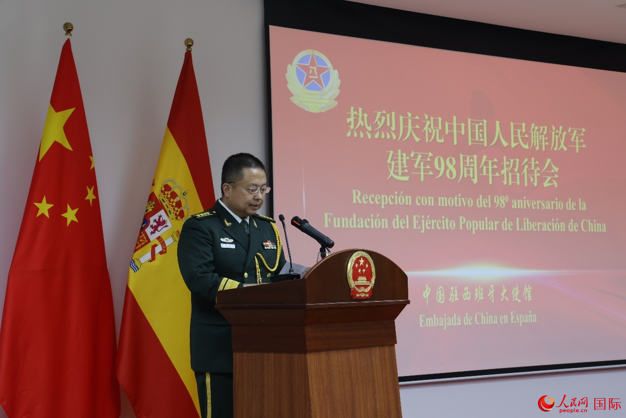 國(guó)防武官黃大民大校致辭。人民網(wǎng)記者 許海林?jǐn)z