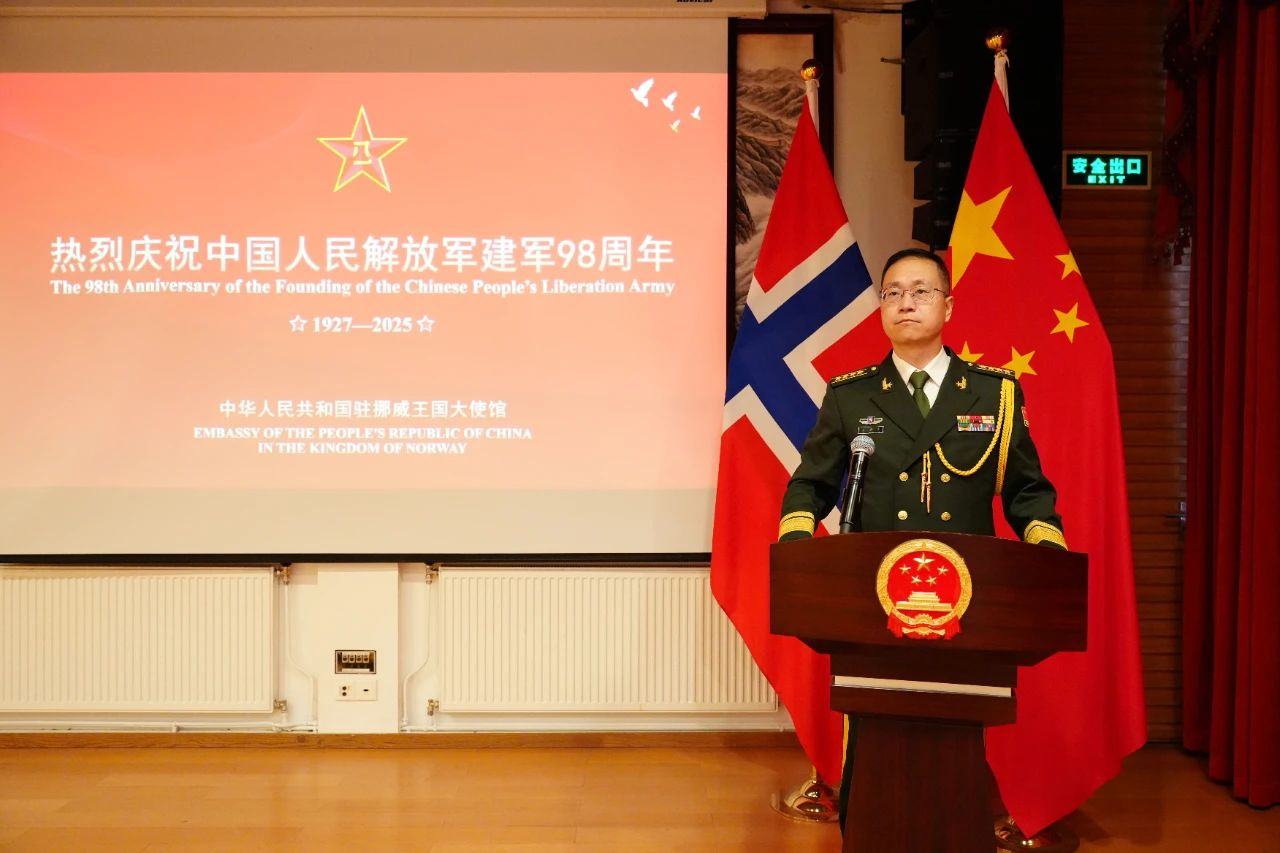 中國駐挪威大使館國防武官李尚杰大校致辭。中國駐挪威大使館供圖