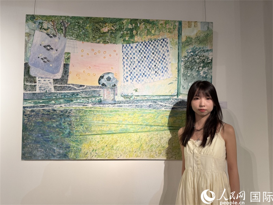 西安美術學院油畫系研究生雷鈞君創(chuàng)作的《出來曬》獲得了一等獎。人民網記者 楊倩攝