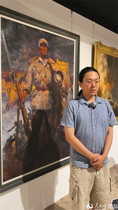 中央美術(shù)學(xué)院油畫(huà)系研究生王志軒創(chuàng)作的八路軍戰(zhàn)士主題油畫(huà)作品獲得一等獎(jiǎng)。人民網(wǎng)記者 楊倩攝