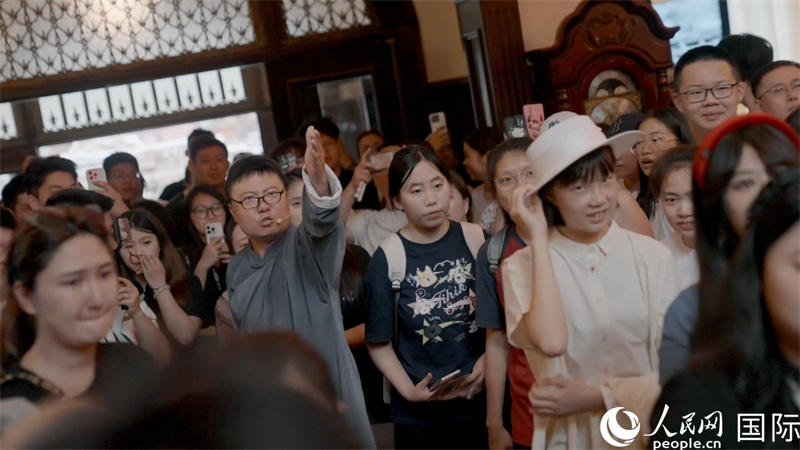 沉浸式演繹展《津門往事》在張園紀(jì)念館上演。人民網(wǎng)記者 袁蒙攝
