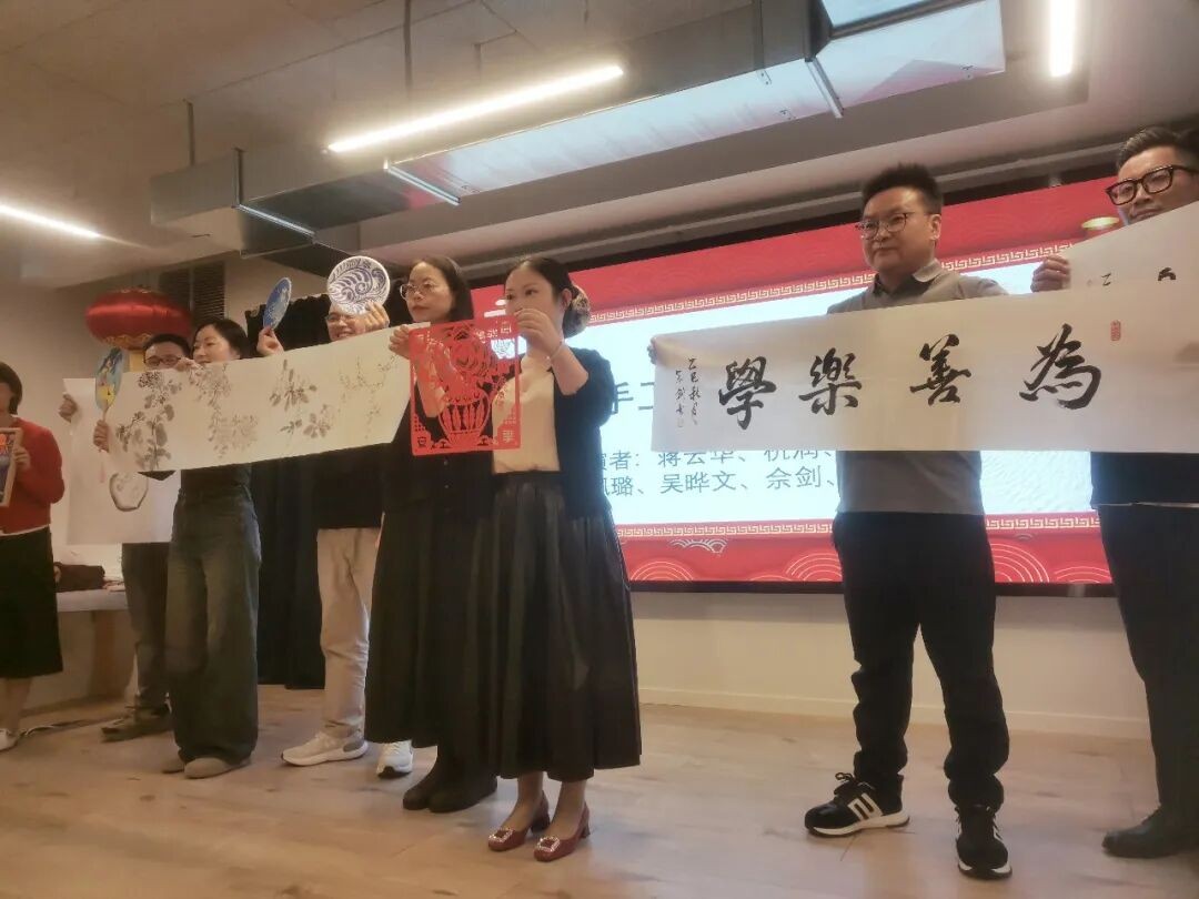 書法國畫展示。中國駐丹麥大使館供圖