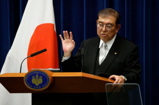 11月11日，日本首相石破茂在日本東京首相官邸出席記者會(huì)。新華社發(fā)（Pool圖片，太田潔攝）