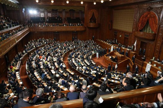 這是11月11日在日本東京拍攝的日本國(guó)會(huì)眾議院會(huì)議現(xiàn)場(chǎng)。新華社記者張笑宇攝