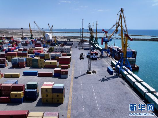 阿克套港是哈薩克斯坦位于里海最主要的貨運碼頭，是跨里海國際運輸走廊的重要節(jié)點。 新華社記者 李任滋 攝